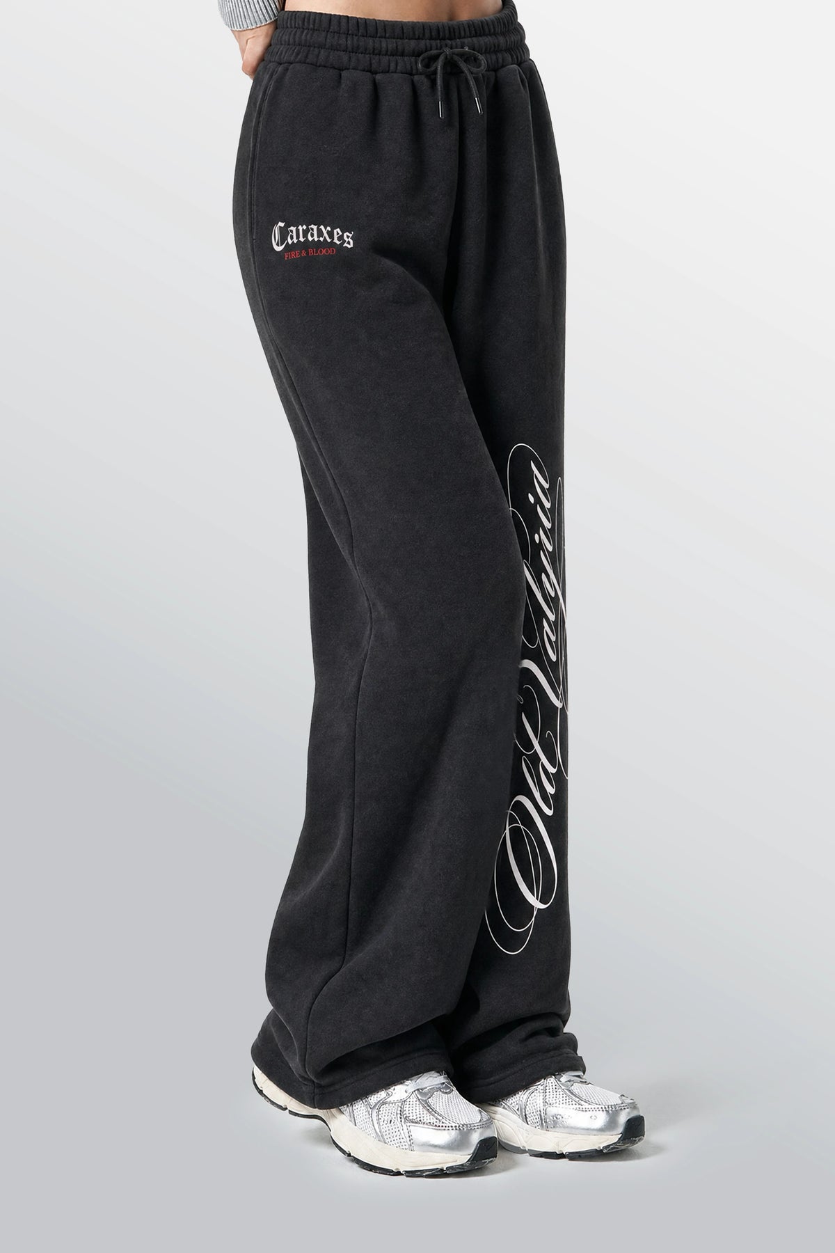 Old Valyria Loose-Fit Sweatpants Black - Model-Back